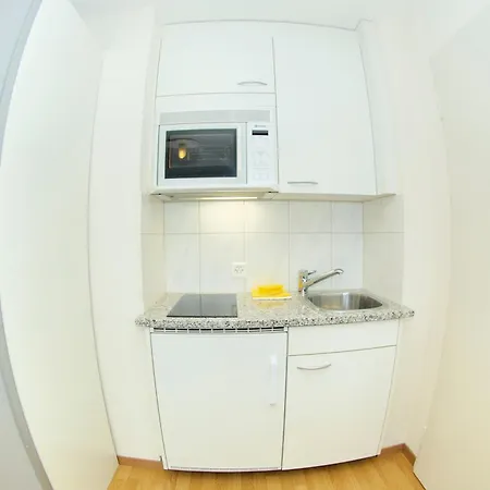 Lovely In The Center - Crown 44