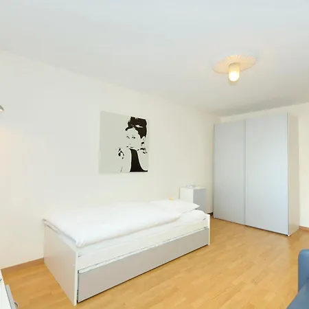 Lovely In The Center - Crown 44 Zurich