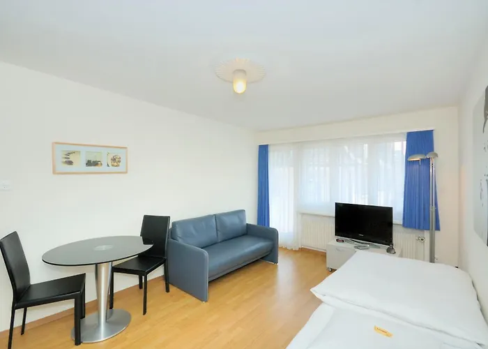 Lovely In The Center - Crown 44 Zurych