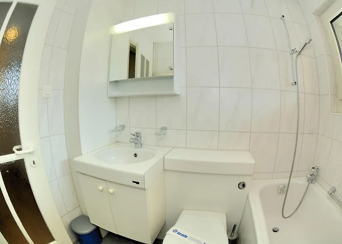 Lovely In The Center - Crown 44 아파트