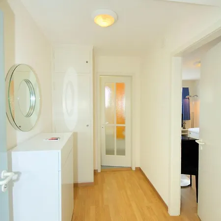 Lovely In The Center - Crown 44 Apartment *