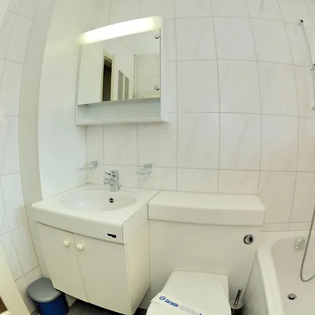 Lovely In The Center - Crown 44 Apartment