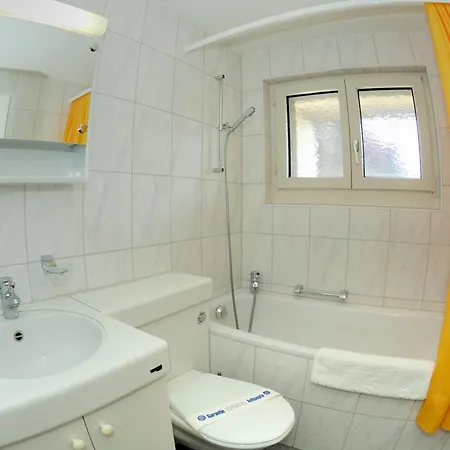 Lovely In The Center - Crown 44 * 취리히